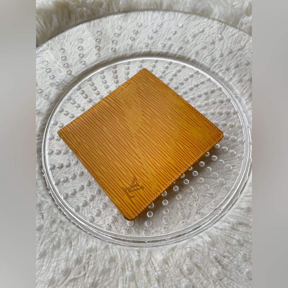 Louis Vuitton Portefeuille Epi bifold wallet - Picture 10 of 11